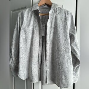 NWT Chico's Womens No-Iron Python Classic Shirt Size 0/US size 4